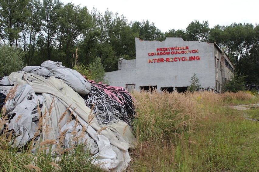 Trzebinia. Starosta chrzanowski nakazał wojewodzie śląskiemu usunięcie odpadów ze składowiska. To wciąż tykająca bomba ekologiczna 