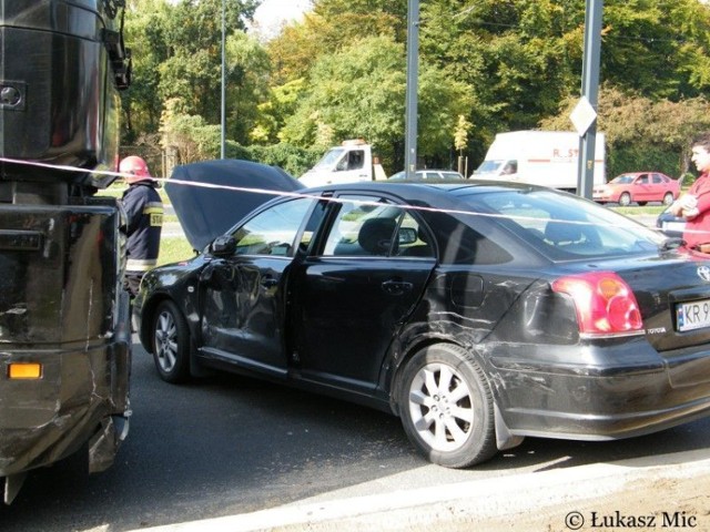 Zderzenie TIR-a z Toyotą Avensis