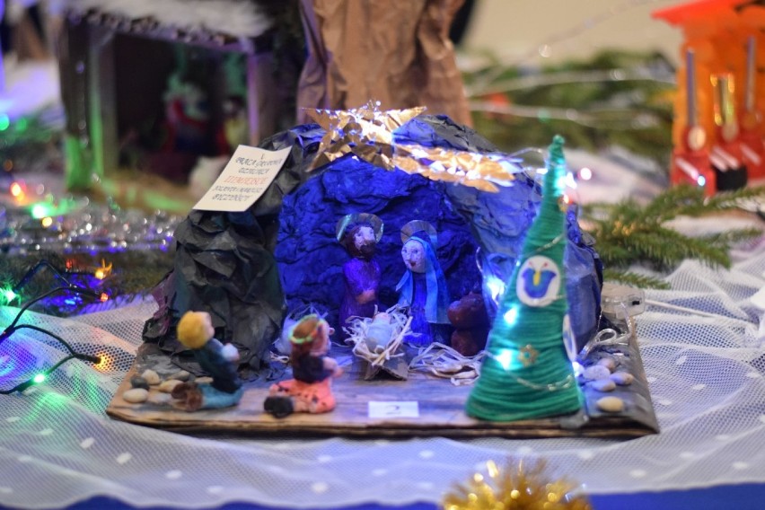 Wystawa szopek bożonarodzeniowych w hali MOSiR Rumia
