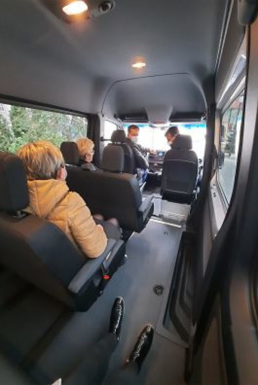 Niepełnosprawni uczniowie z gminy Miastko będą jeździć nowym mercedesem. Kosztował 200 tys. zł