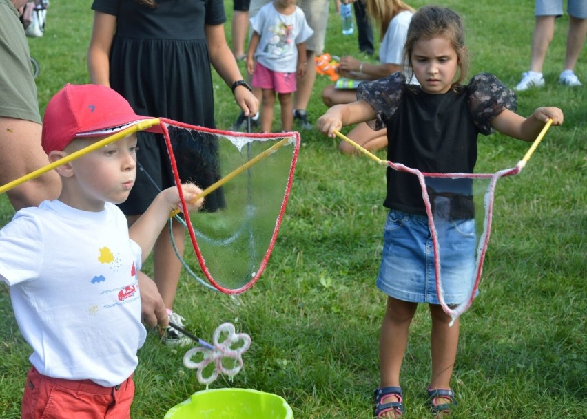 Nowy Sącz. Festiwal baniek na Starej Sandecji przyciągnął tłumy. Każdy mógł spróbować. Odnajdziesz siebie na zdjęciach? 