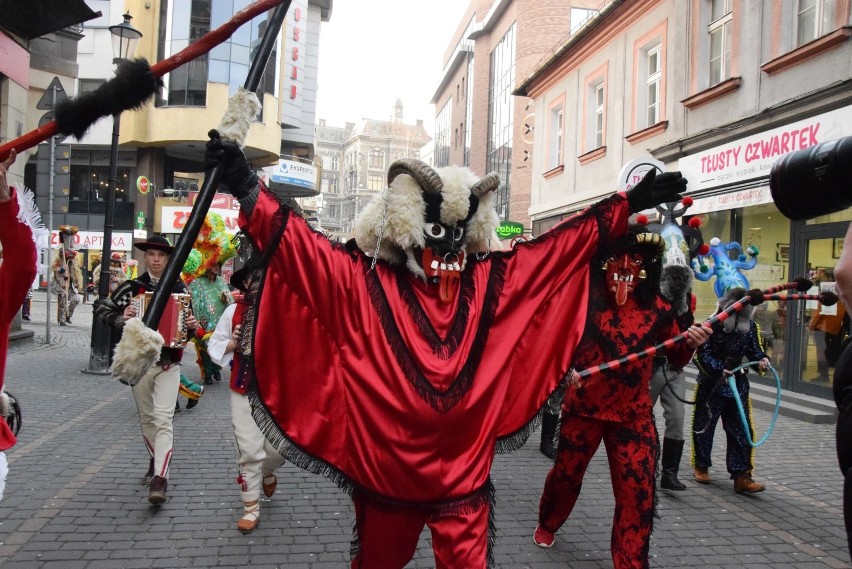 Dziady i jukace w Bielsku-Białej! Zaskoczyły i rozbawiły mieszkańców ZDJĘCIA