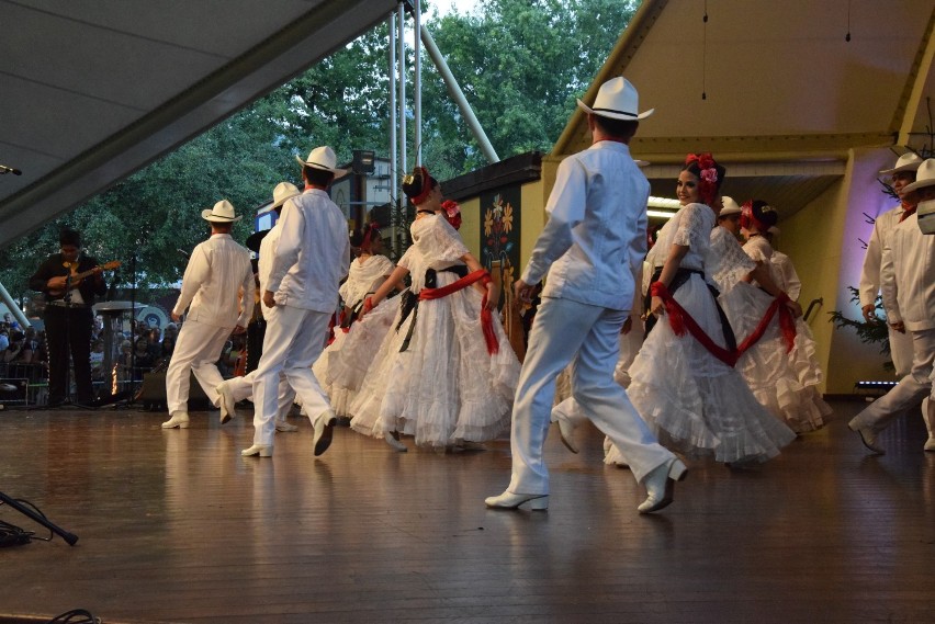 Tydzień Kultury Beskidzkiej 2018. Piękne kobiety, przystojni faceci, świetna muzyka i taniec na koniec święta folkloru [ZDJĘCIA]