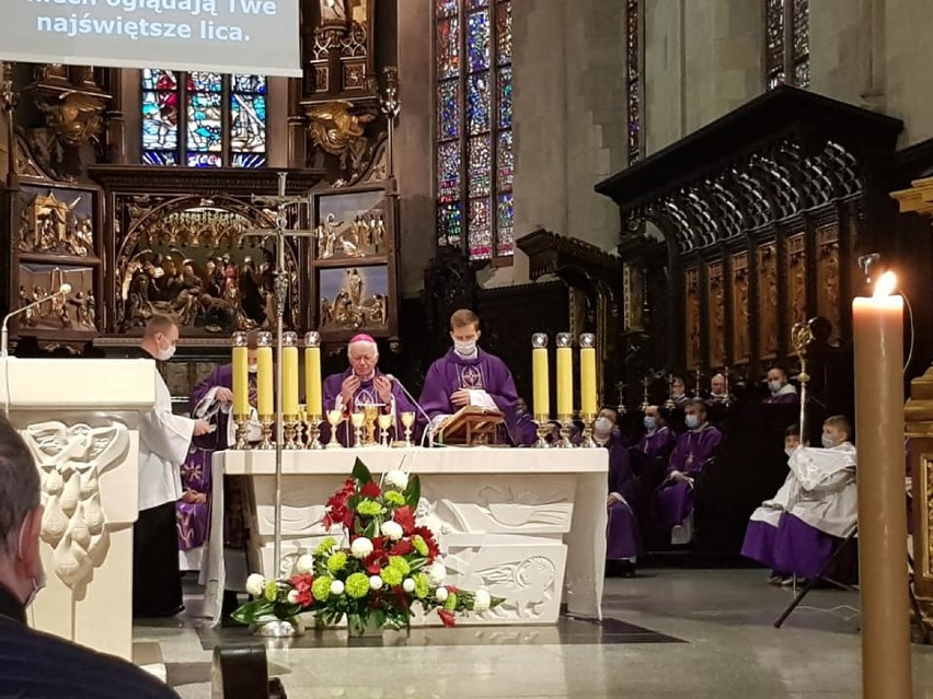 Przemyśl pożegnał ks. prał. Tadeusza Białego, archidiecezjalnego duszpasterza młodzieży [ZDJĘCIA]