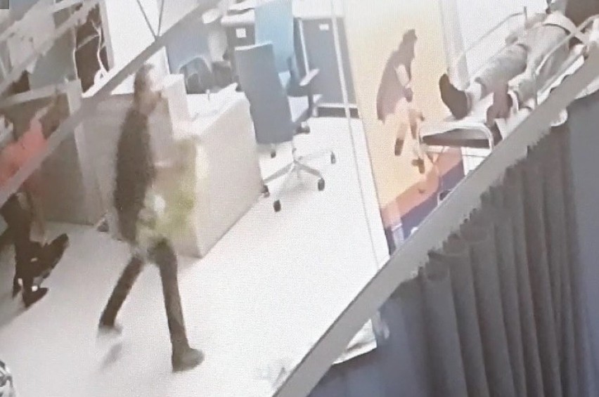Pacjent groził nożem w szpitalu w Częstochowie [ZDJĘCIA]. 27-latek usłyszał 9 zarzutów, ale nie został tymczasowo aresztowany