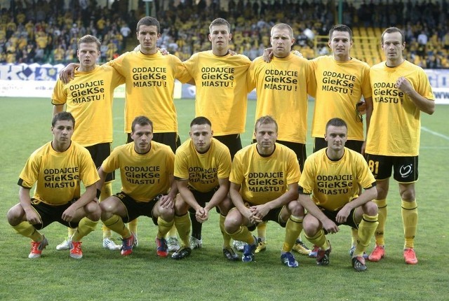Podczas derbów z GKS-em Tychy piłkarze GieKSy przeprowadzili "koszulkowy protest"