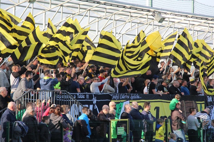 Nowy stadion Ruchu Radzionków otwarty. Trybuny pełne kibiców i zwycięstwo