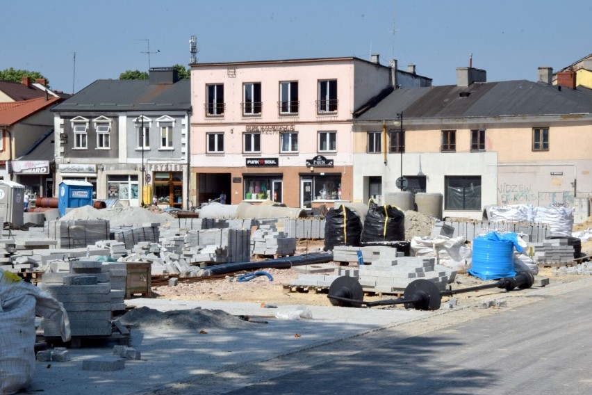 Nowy Rynek w Końskich nabiera pierwszych kształtów. Czy pomnik Kościuszki zostanie przeniesiony? Zobacz zdjęcia 