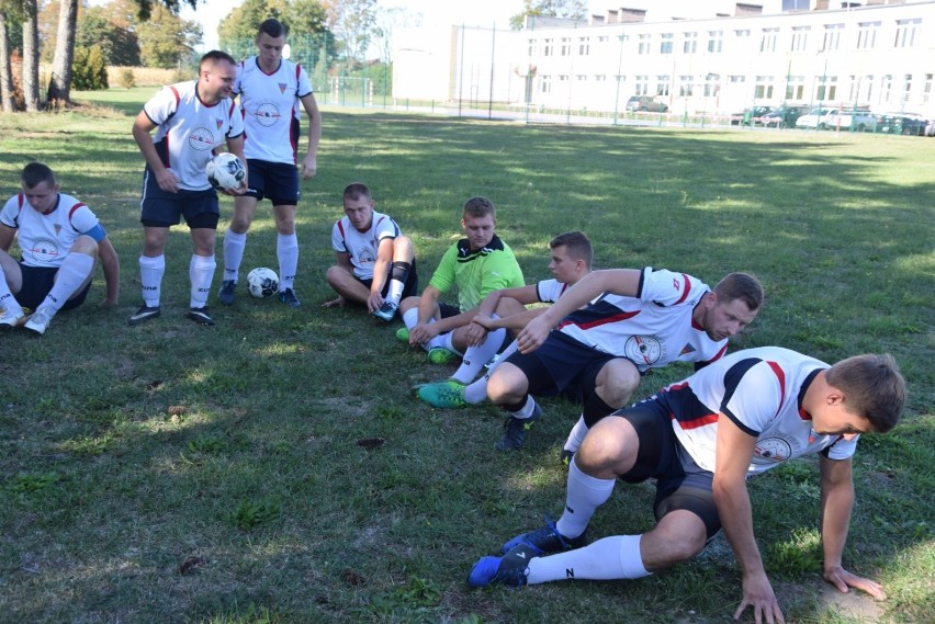 Mecz piłkarski w A-klasie Delta Smardzewo kontra Victoria...
