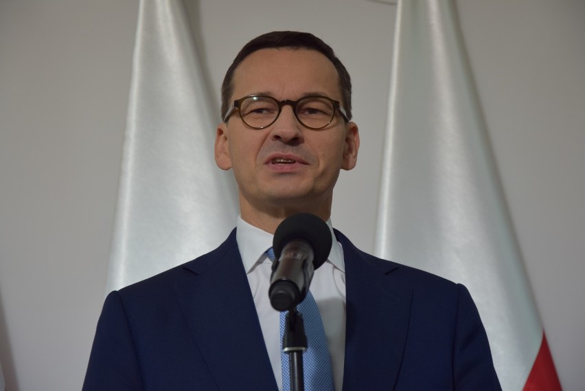 Premier Morawiecki w sokólskim szpitalu. Przywiózł promesę na zakup specjalistycznego sprzętu (zdjęcia)