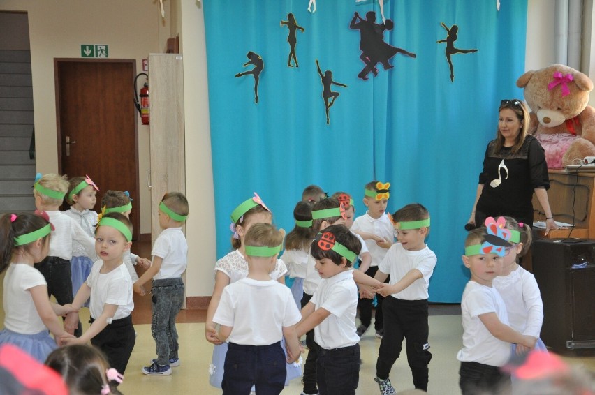 Przedszkolaki z "Bajkowej Ciuchci" w Jędrzejowie dały czadu na parkiecie! Tak obchodziły Międzynarodowy Dzień Tańca