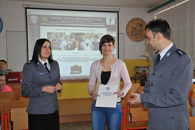 Katarzyna Kilian dostała dyplom od komendanta policji