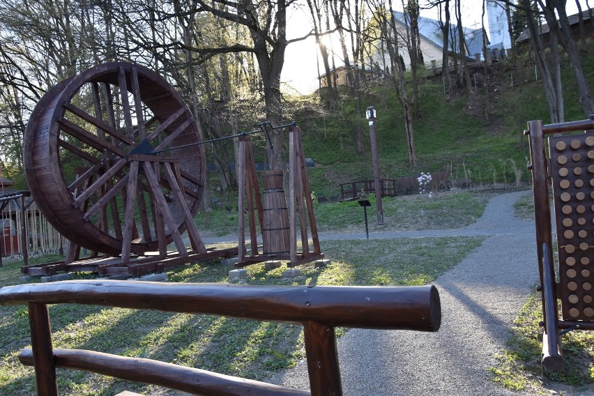 Park edukacyjny w skansenie w Szymbarku, jakiego jeszcze nigdzie nie widzieliście! Jest labirynt, ogromna maselniczka i wiele innych