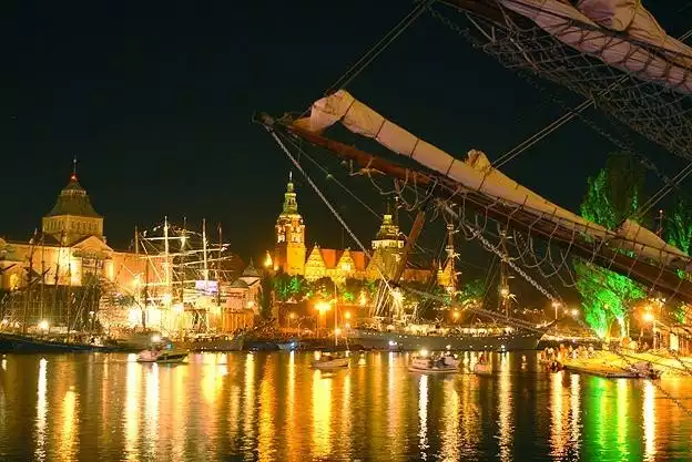 Od 3 do 6 sierpnia w Szczecinie odbywa się finał regat The Tall Ships Races 2013. To jedno z najbardziej spektakularnych sportowych wydarzeń w Europie, a w Polsce największa wakacyjna impreza, na którą przypłynie ponad sto najpiękniejszych żaglowców świata z załogami z 16 krajów i przyjadą – setki tysięcy ludzi. 

Tak było na poprzednim finale regat TTSR w 2007 roku!

The Tall Ships Races 2007 [ZDJĘCIA]