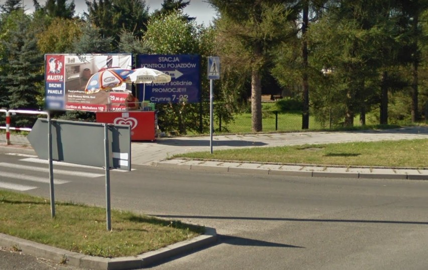 Gorliczanie w kamerach Google Street View uchwyceni na ulicach podczas codziennych wyjść na zakupy. Niektórych miejsc już nie ma [ZDJĘCIA]