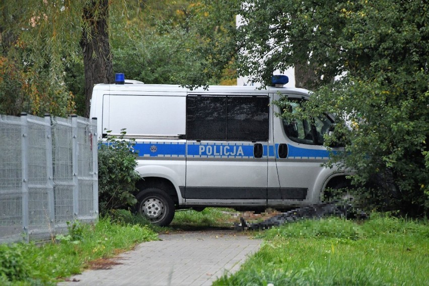 Śmierć na osiedlu w Kielcach. Co się wydarzyło? Policjanci badają sprawę