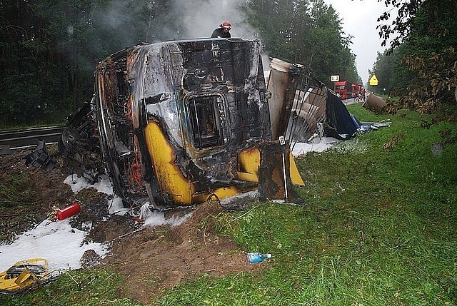 Kierowca passata zginął pod kołami TIR-a