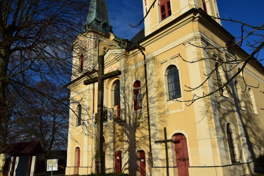 W Sanktuarium w Rokitnie spokój... Cisza trwa.