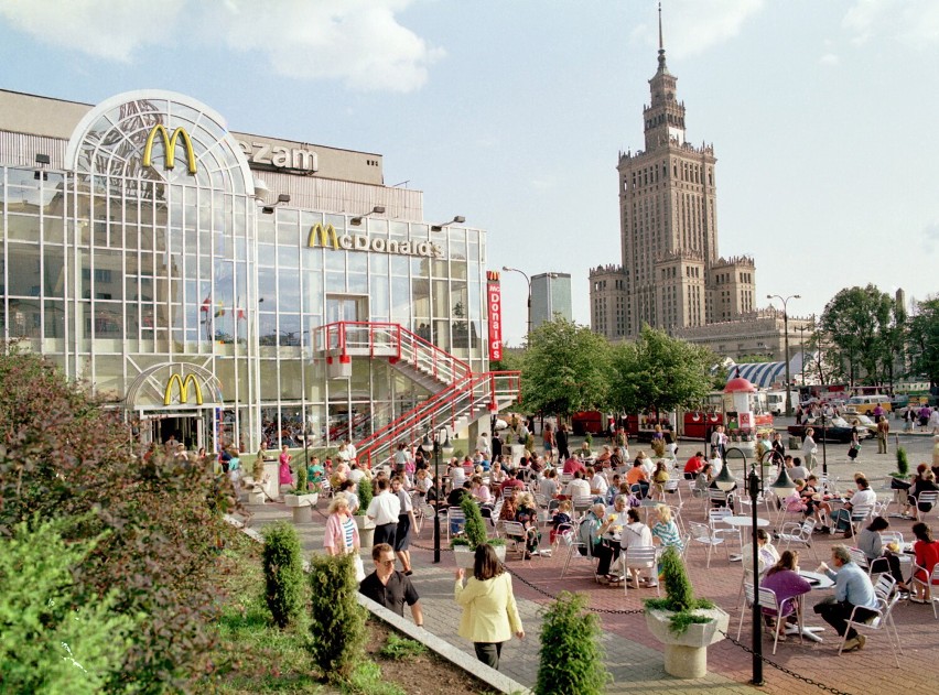 31 lat temu otwarto pierwszy McDonald's w Sezamie. Tłumy i...