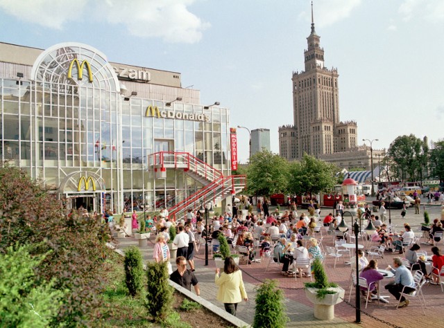 31 lat temu otwarto pierwszy McDonald's w Sezamie. Tłumy i rekordowe zamówienia