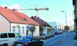 Gigantyczny żuraw przy ul. Klasztornej w Wągrowcu przykuwa wzrok mieszkańców. Stoi on na placu budowy nowych mieszkań 