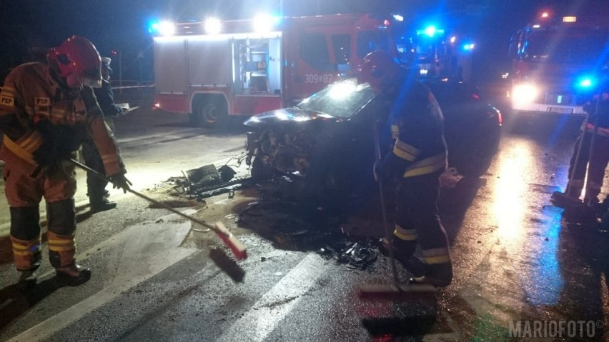 Wypadek na trasie Opole-Nysa. W Dąbrowie zderzyły się dwa auta, droga jest zablokowana