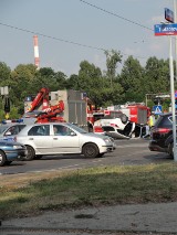 Wypadek na Aleksandrowskiej w Łodzi. Dwie osoby ranne [ZDJĘCIA]