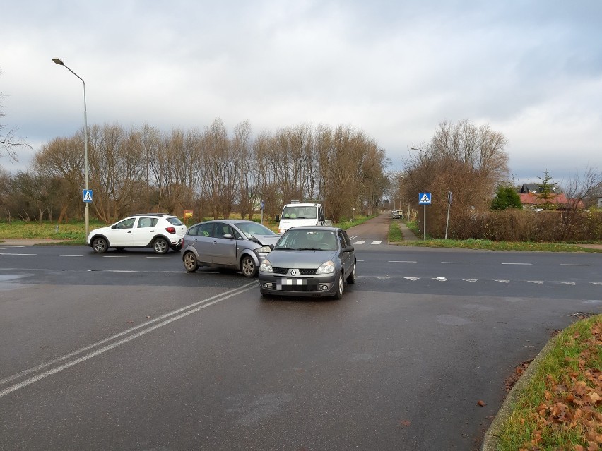 Zderzenie dwóch samochodów na starej obwodnicy Szczecinka [zdjęcia]