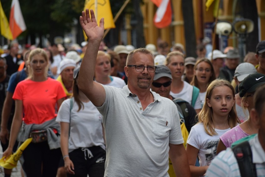 38. Kaszubska Pielgrzymka z Helu na Jasną Górę. Dotarli do...