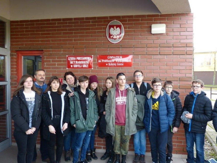 Młodzi uczniowie wzięli udział w edukacyjnym projekcie "Z Pleszewa - ku Niepodległej"