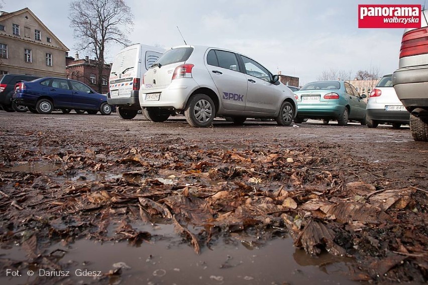 Wałbrzych: Z archiwum fotoreportera 7 listopad 2012 . Parking na ulicy Rycerskiej
