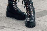 Damskie buty na jesień i zimę 2022. Zobacz topowe modele obuwia, które jest wygodne i modne. Powrót botków z lat 90. to hit sezonu