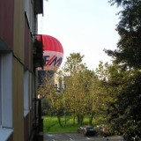 Balonem między wieżowcami. Udane lądowanie