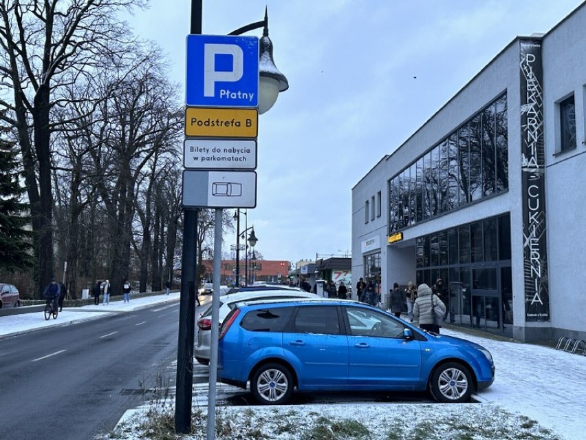 W miejscu po blaszanym pawilonie przy ulicy Dworcowej...