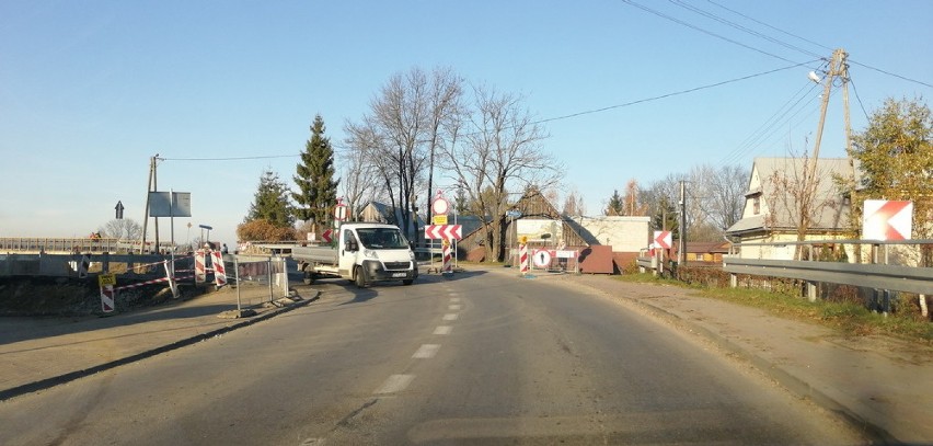 Podhale: Górale z Koniówki nie śpią, bo budzi ich skrzypiący... most!