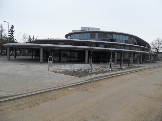 Dworzec autobusowy w Tarnowskich Górach na kilka dni przed świętami Wielkanocy 2013