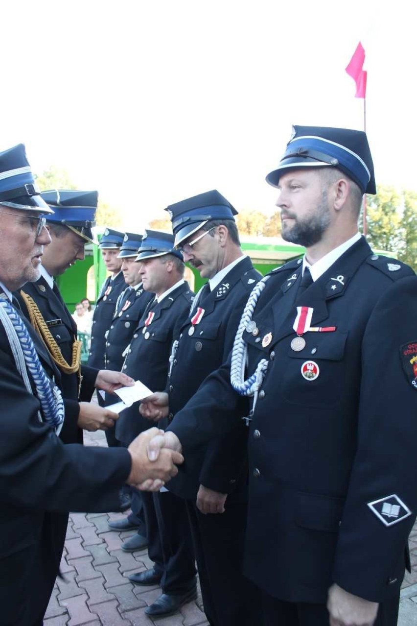 Dożynki wiejskie połączone z jubileuszem 95-lecia Ochotniczej Straży Pożarnej w Olesznie