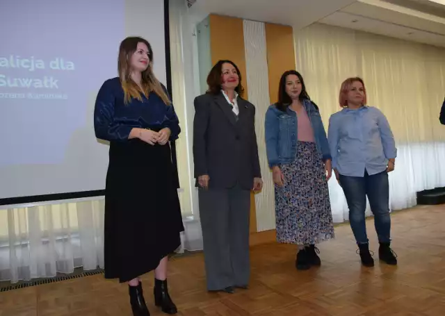 Jedynki Koalicji dla Suwałk - Bożena Kamińska: (od lewej) Julia Pojawa, Bożena Kamińska, Sylwia Felkner, Dorota Radzewicz-Galińska