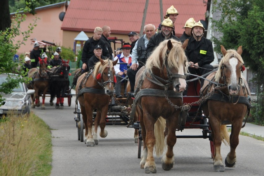 II Parada Konnych Wozów Bojowych w Szymbarku