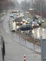 Dwa samochody zderzyły się na ulicy Jana Pawła II w Radomiu. Powstały ogromne korki