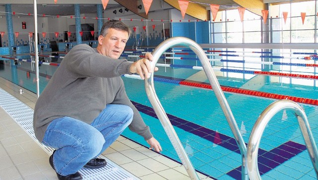 Nowoczesna pływalnia na Niebrowie już czeka na pływaków. Na zdjęciu szef obiektu Mirosław Huzar