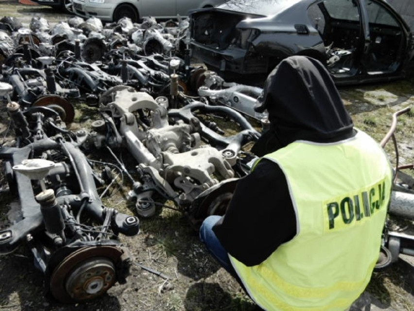 Tysiące części od kradzionych BMW znalezione pod Włocławkiem