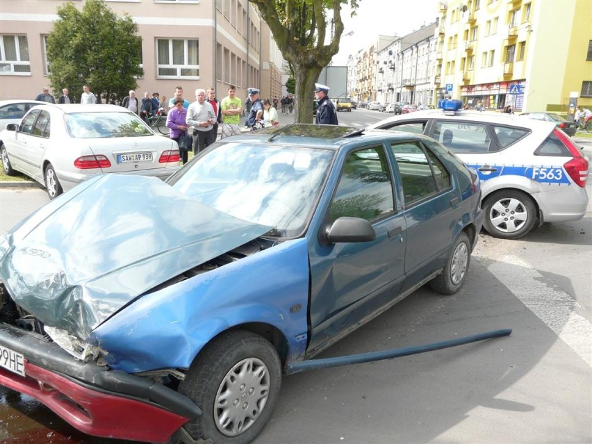 Wypadek u zbiegu Żeromskiego i Dąbrowskiego