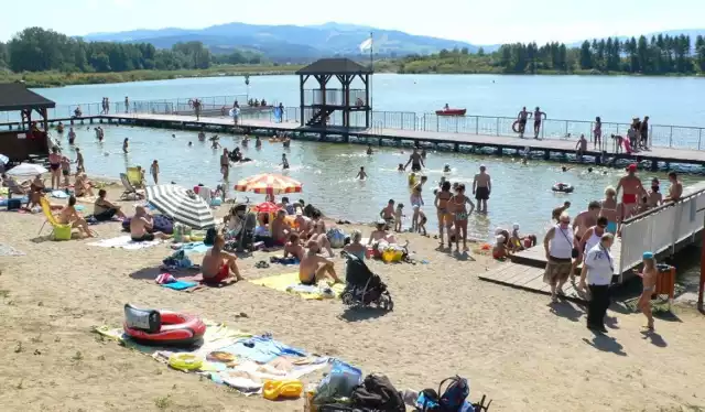 Kąpielisko "Stawy" w Starym Sączu 
Stawy to jedno z najpopularniejszych miejsc da kąpieli.
Park wodny czynny jest od 1 maja do 30 września. 
Za wstęp zapłacimy: 3 zł osoba dorosła i 2 zł za dziecko.