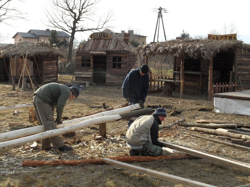 W Krzyżowicach budują Betlejem