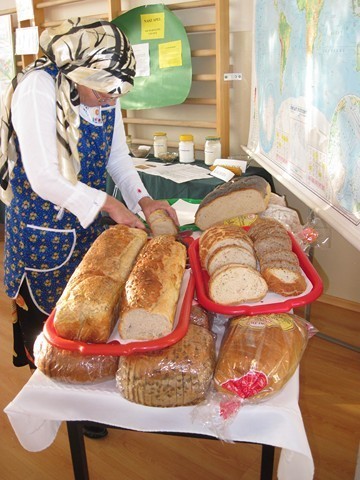 Drzewce. Uczniowie świętowali Międzynarodowy Dzień Chleba