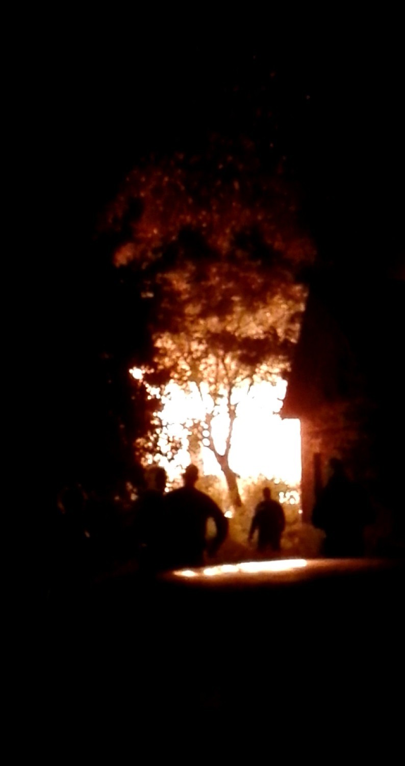 Pożar na Karolince w Rybniku. Pali się stodoła [ZDJĘCIA]