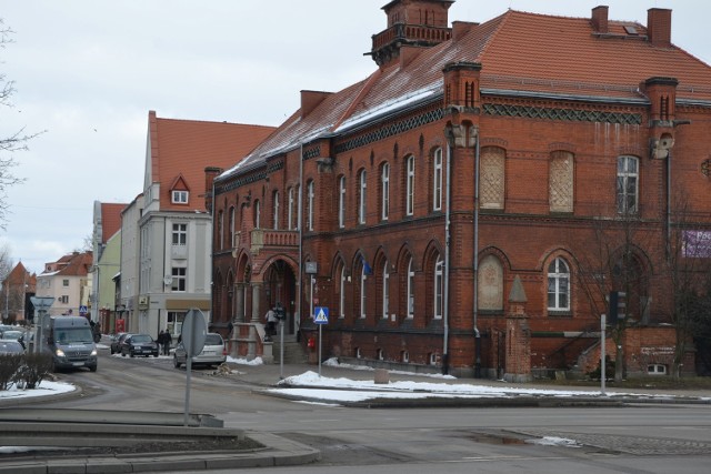 Podejrzany samochód został zatrzymany do kontroli w okolicy poczty. Tutaj włamywacze chcieli przejechać policjanta.