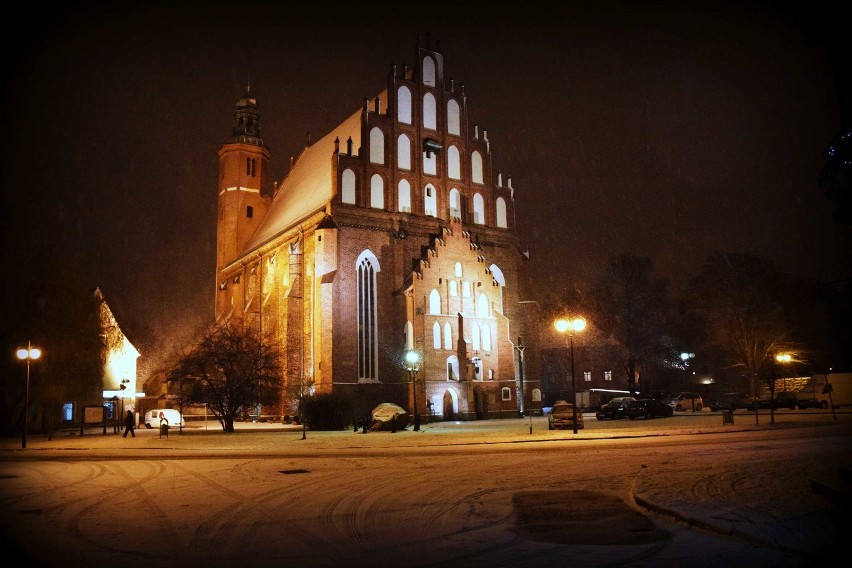 Ośnieżone Żary nocą...[ZDJĘCIA]