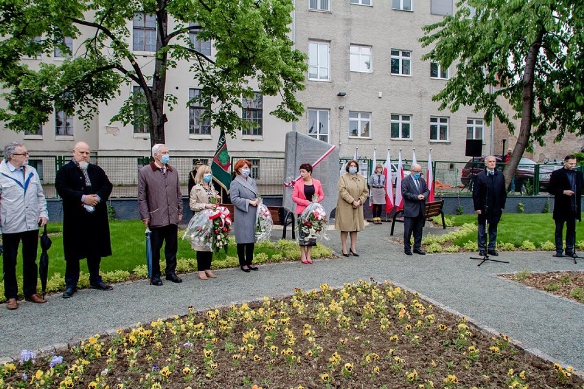 Wałbrzych: Skwer Smoleński z pomnikiem ofiar katastrofy z 10 kwietnia 2010 roku otwarty!